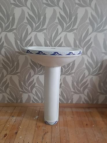 Əl-üz yuyan tülpan yaxşı vəziyətdə güzgü ilə birlikdə veriləcək