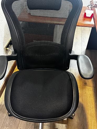 Ofis dəst mebeli: Yaxşı vəziyyətdə olan işlənmiş ofis mebeli satılır. Dəstə aşağıdakılar — 6