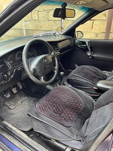 мопед рига запчасти: Opel Vectra sedan – mavi rəng, 4 qapı, ön.dreql. sürüş Xüsusiyyətlər — 5