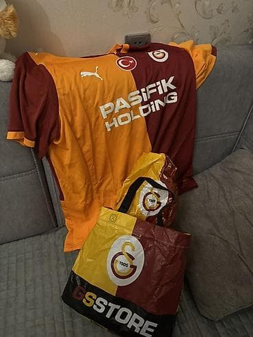 Məhsul: Galatasaray FK rəsmi oyun forması – İcardi 9 Xüsusiyyətlər: - — 2