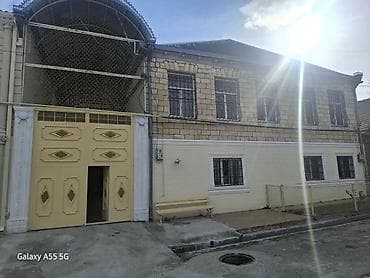 abşeron inşaat: 2 mərtəbəli geniş mənzil/in - Zal: iri ölçülü, sütunlu tavan dekoru — 9