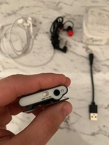 ipod classic: Mp3 player sadece 3 gun istifade olunub. Qutusu, nalusniki, adaptir — 8