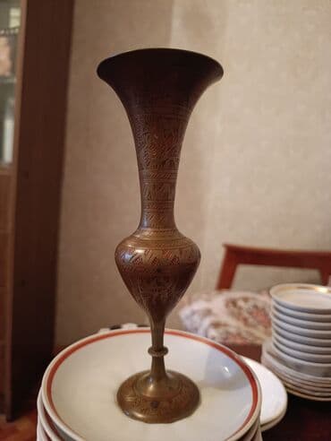 Sandıqlar: Bir vaza, Metal — 1