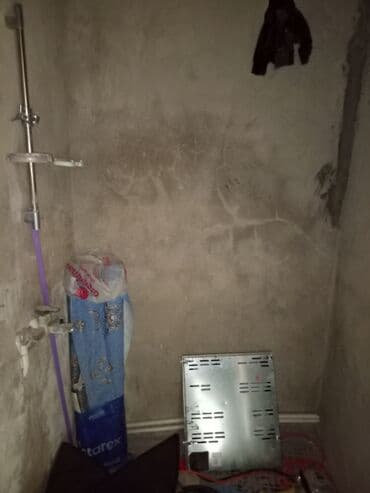 2 otaqli evler ehmedlide: Salam həyət evi satılır 4 otaq evdən əlavə 1 otaq var amma təmirsiz — 8