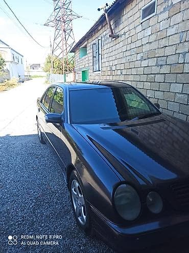 Su nəqliyyatı: Mercedes-Benz E 220: 2.2 l | 2001 il Sedan — 2