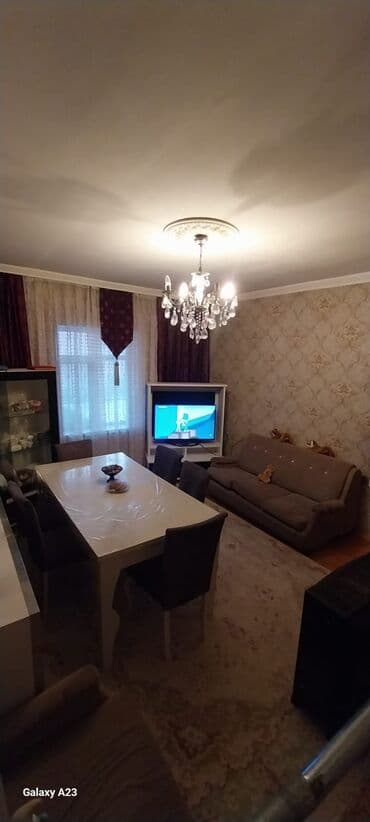 Kirayə evlər: Satılır: həyət evi - Geniş, hasarlı həyət: dəmir darvaza, betonlanmış — 26