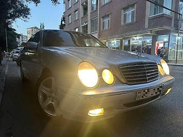 afdamabiler: Mercedes-Benz E 220: 2.2 l | 2000 il Sedan — 4