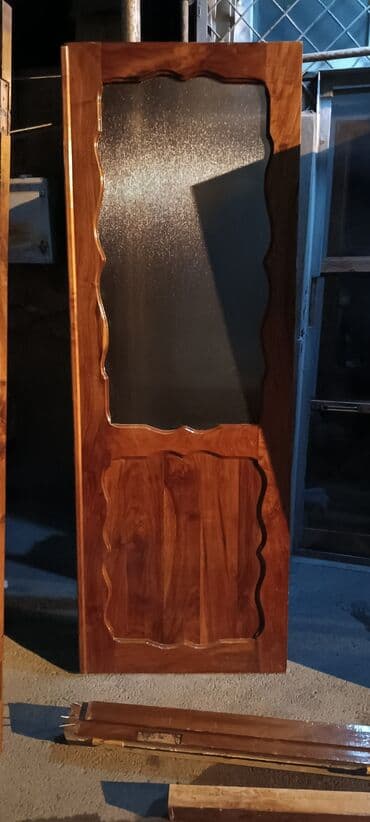 taxta qapılar işlənmiş: Təmiz taxta qapı pəncərə suppervəziyyətdə demək olar ki — 5