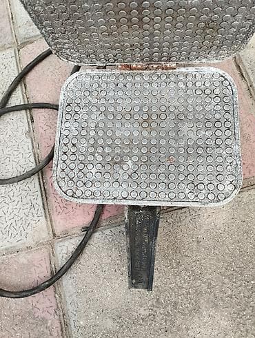 dondurma vafli: Elektrikli biskvit bişirən tava və vafli aparatı satılır. işlək — 2
