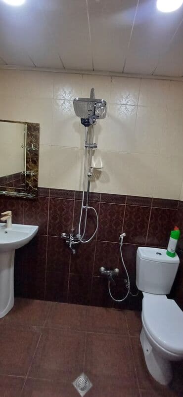 binə mərkəzdə evlər: Mənzilin təsviri - Plan: geniş zal, ayrıca yataq otağı, dəhliz və — 7