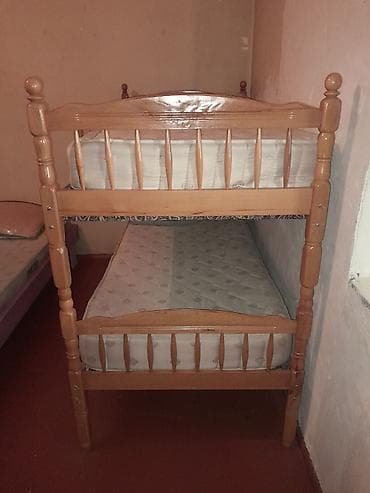 iki mərtəbəli uşaq çarpayısı: Oğlan və qız üçün, İşlənmiş, Çarpayı, Matras ilə, Siyirməsiz, Taxta — 4