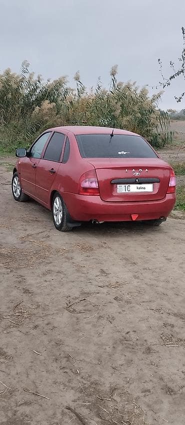 fort maşın: Lada Kalina sedan – qırmızı rəng, 4 qapı, ön ötürücülü. Mexaniki — 6