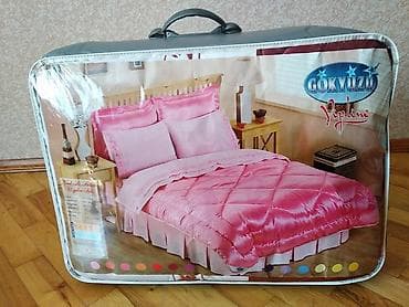 Yataq ortusu.icinde pasteli ve 2 sintifon yastigi var.Tezedir.(bardovi