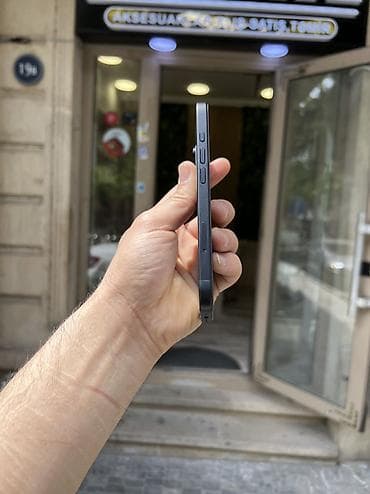 iphone s16: IPhone 16, 128 GB, Black Titanium, Zəmanət, Simsiz şarj, Face ID — 5