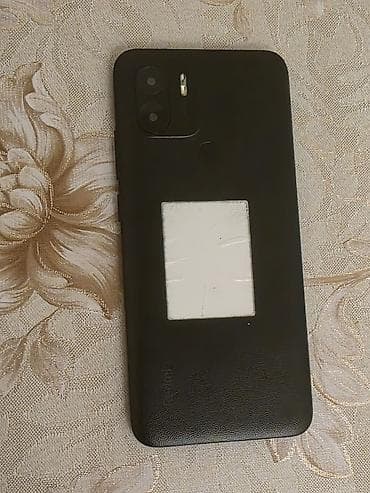 Smartfon – Android - Ekran: böyük ölçülü tam ekran, damcı formalı ön