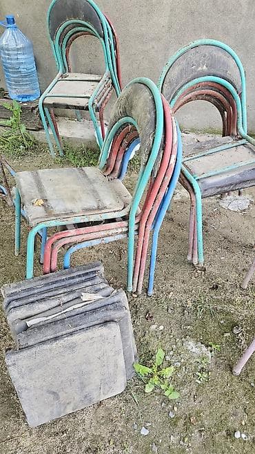 Metal karkaslı yığıla bilən stullar komplekti - Rəng: qırmızı, mavi