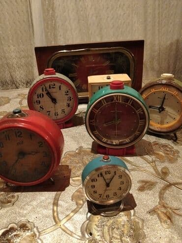 Ev saatları: Masaüstü saatlar, Mexaniki, Saniyə əqrəbi — 1