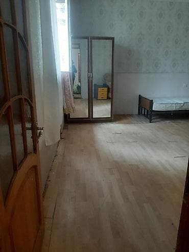 4 otaqlı ev: Köhnə tikili mənzil – geniş otaqlı - 2 ayrı yataq otağı və iri zal - — 1