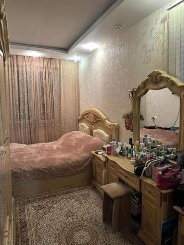 ülvi şadlıq sarayı: 7 mkr 5/5 təmirli əşyalı mənzil Satilir. Binanin həyətində maşin park — 4