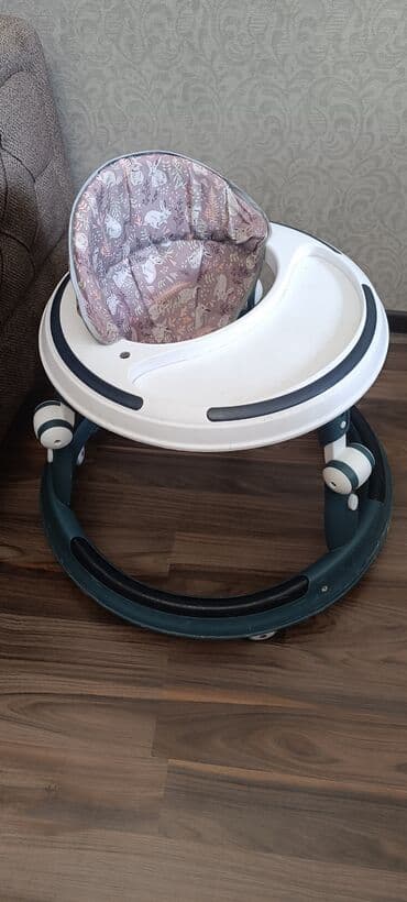 boş şalvar: Uşaqlar üçün nəzərdə tutulmuş bu yeriyən dəstək, uşağın yerimə öyrənmə — 1