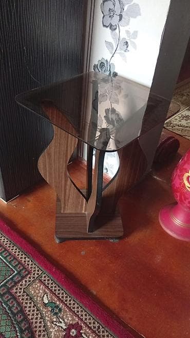 Jurnal masası, Açılmayan, Şüşə, Kvadrat masa