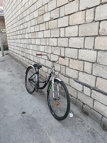 Şəhər velosipedləri: 2 problemi var sağ pedali yoxdur birdeki oturacagi bağlayan demiri — 3