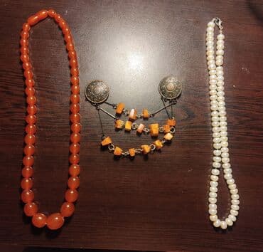 Tebii Kehreba 18 +qram ve tebii mirvari 25 qram. hamisi birlikde