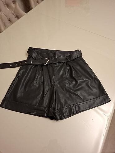 cekme: Qara rəngdə, yüksək bel kəsimli eko‑dəri şort. - Material: yumşaq — 1