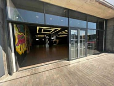 аренда торгового места в магазине: Biləcəridə servis kimi verilir ümumi sahəsi 350 kv,m olan, kimi aylıq- — 2