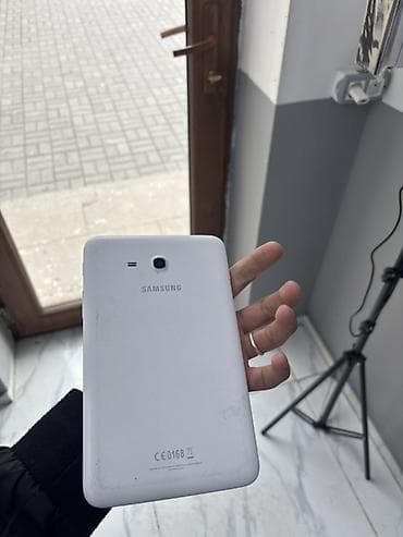 Apple iPad: Samsung Galaxy Tab 3 (7.0) planşet - Rəng: ağ - Korpus: yüngül — 1