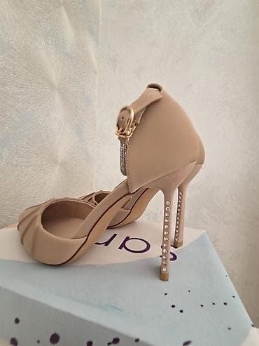 daban catlarina care: Zərif qadın yüksək daban ayakkabısı - Rəng: bej/nude - Model: sivri — 1