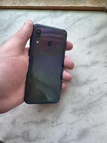 Samsung Galaxy A40, 64 GB, İki sim kartlı