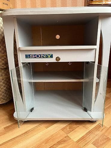 kabel aluminium: Düz TV altlığı, Polkalı, Şüşəli — 1