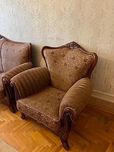 divan örtüyü: Klassik üslubda oturma dəsti - Tərkibi: 1 ədəd üçlü divan + 2 ədəd — 3
