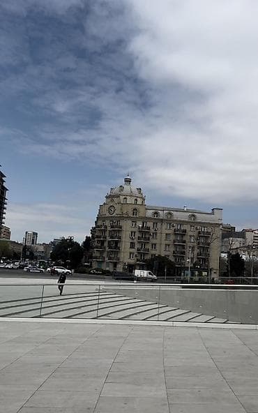 ulduz metrosunda kiraye evler: Kirayə verilir: şəhər mərkəzinə yaxın, cavanşir korpusu yaxinligda 32 — 1