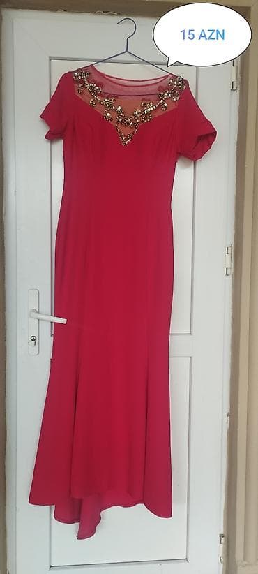 ziyafət geyimi: - Mavi maxi paltar: Qısa qol, V-yaxa. Sinə hissəsində krujeva tipli — 2