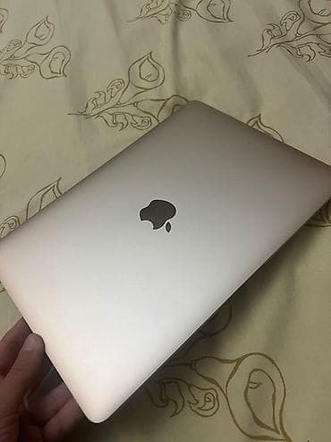 apple ipad mini 6: Apple noutbuku – qızılı rəng, yüngül və nazik alüminium gövdə. - 12–13 — 4