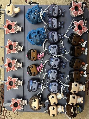 Zərgərlik əşyaları: Kinder Joy Stranger Things Funko üslubunda mini fiqur/aksesuar seti - — 1