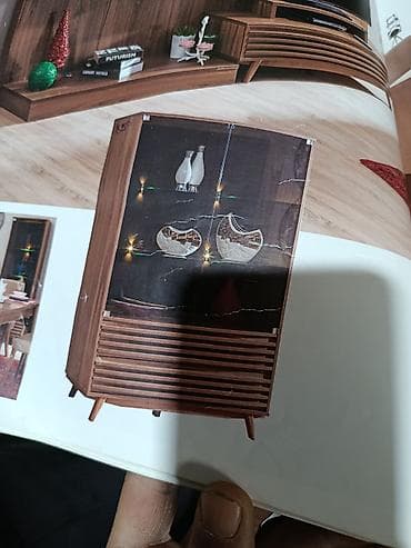 Şüşəli dolab vitrini