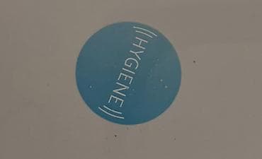 Hamam üçün lavabo və dolab dəsti - Üst hissə: geniş, ağ rəngli