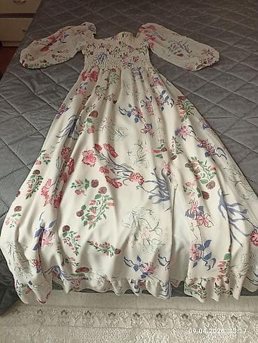 yay donu: Açıq krem rəngli, çiçək naxışlı uzun don. Üst hissəsi elastik büzgülü — 1