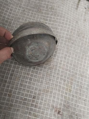 Qədimi mis qab – qapaqlı, tutacaqlı - Material: mis/başmaqarışıq