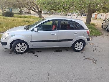 mersedes saat: Kia Rio: 1.4 l | 2005 il Sedan — 3