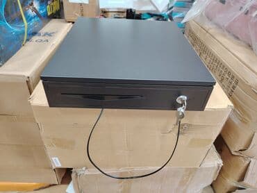 Qara rəngdə olan bu pul qutusu, nağd pulların təhlükəsiz saxlanılması