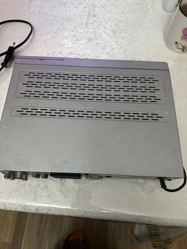 openbox: Openbox peyk qəbuledicisi, gümüşü korpuslu və qara ön panelli — 1