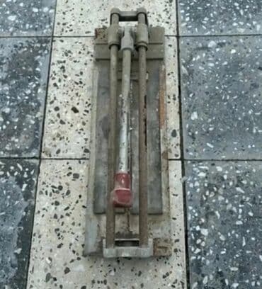 Əl ilə çalışan Kafel kəsən stanok
