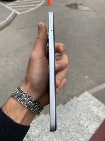 rog phone qiymeti: Məhsul: Smartfon Xüsusiyyətlər və detallar: - Korpus: düz kənarlı — 3