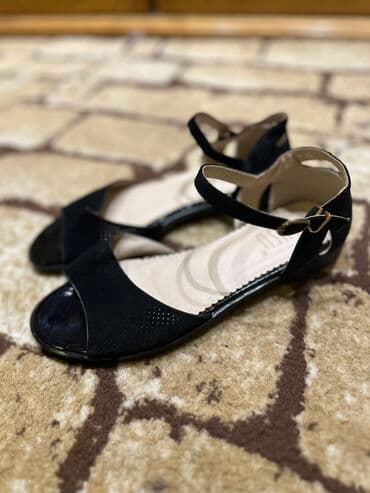 qaçış ayaqqabısı: Ölçü: 39, İşlənmiş — 2