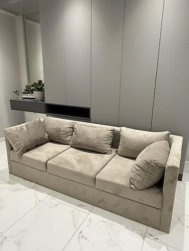Müasir minimal dizaynlı 3 oturacaqlı divan - Rəng: açıq bej/şaftalı — 1