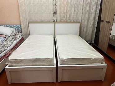 Tehi İki eded kravat. Matrasla bir yerde. Cutu 350azn. bazasi yoxdu